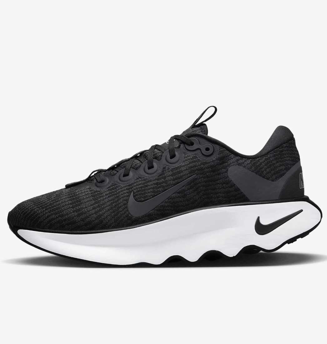 nike motiva-black and white man shoes